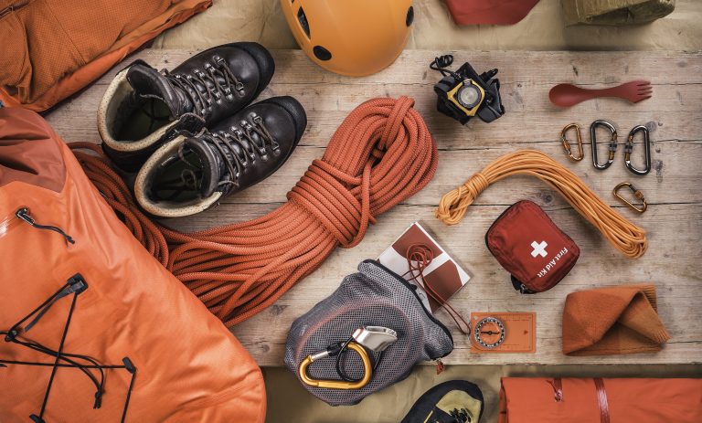 kit premiers soins montagne et randonnée