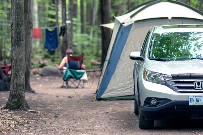 chaise et table de camping