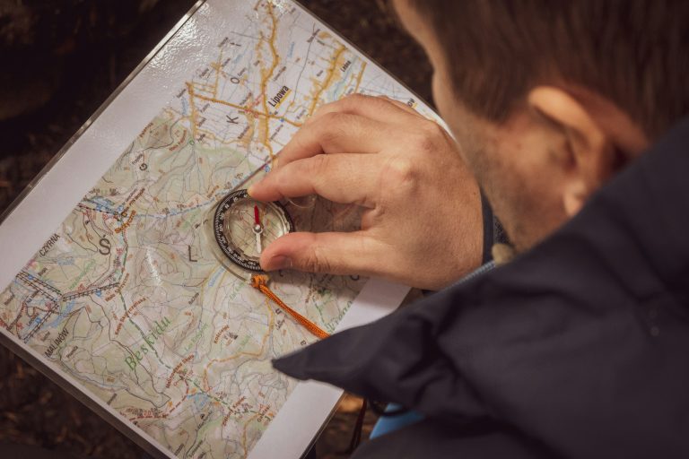 survie navigation boussole