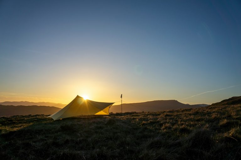 camper avec un tarp